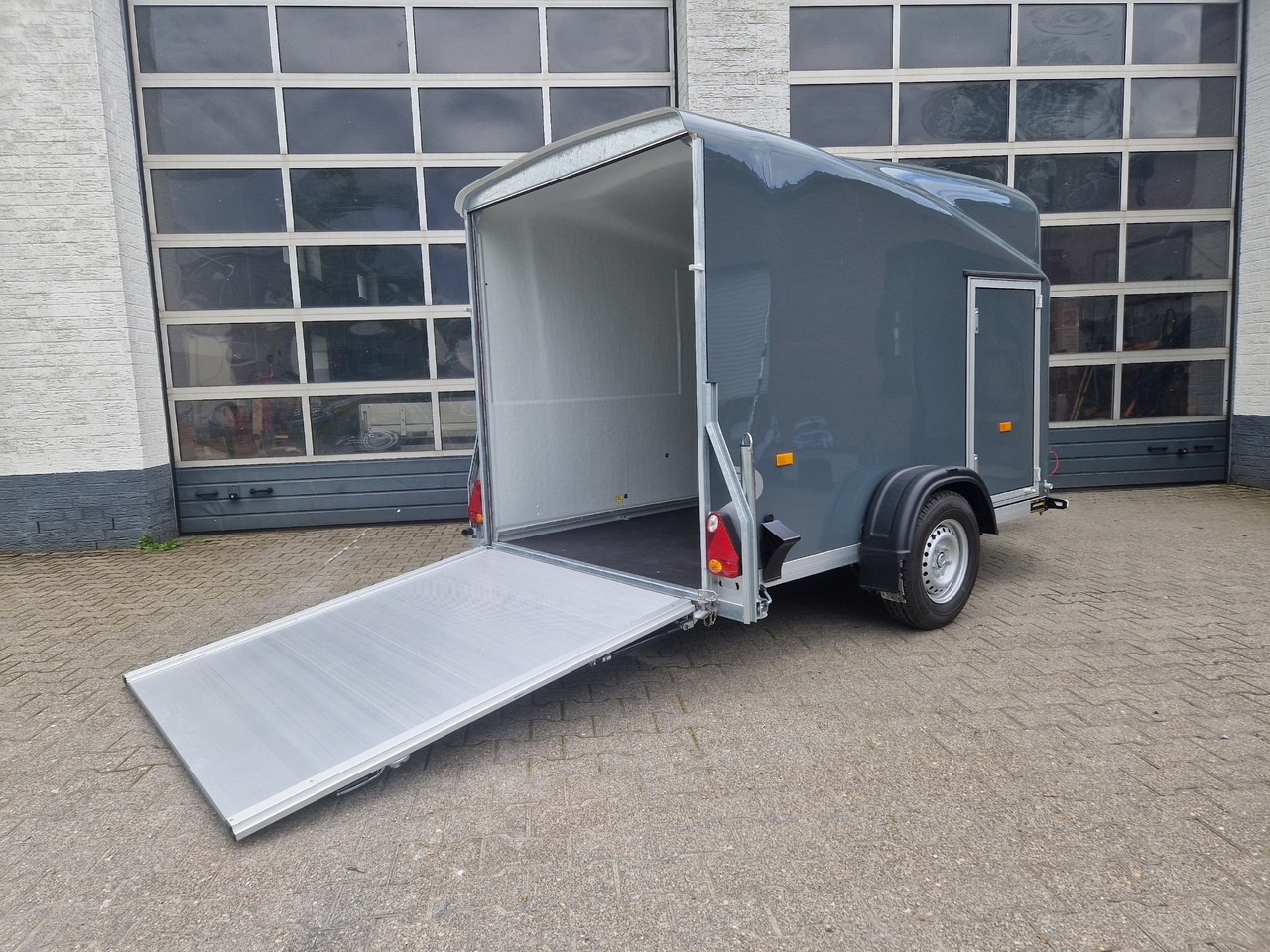 Caja cerrada remolque Debon Cargo 1300 300x152x168cm irongrey Seitentür 1300kg Pullman 100km/H: foto 9