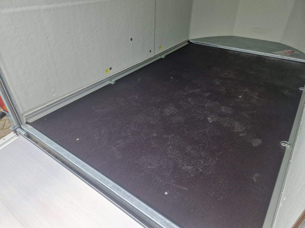Caja cerrada remolque Debon Cargo 1300 300x152x168cm irongrey Seitentür 1300kg Pullman 100km/H: foto 10