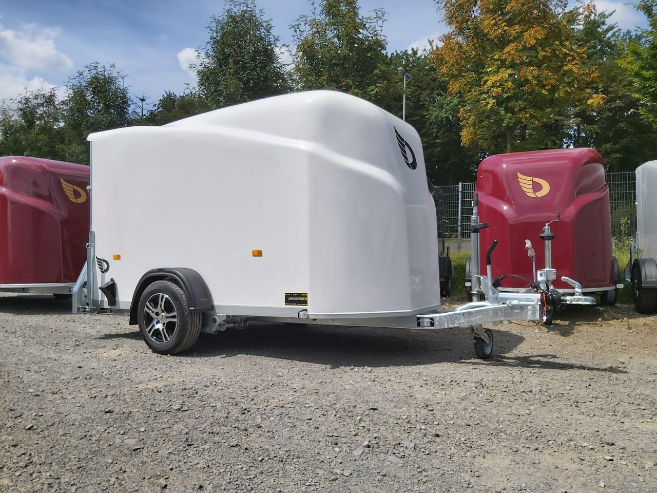 Debon Cargo 1300 300x152x168cm white Alufelgen darkline aerodynamik Pullman II 100km/H 1300kg - Caja cerrada remolque: foto 1 Debon Cargo 1300 300x152x168cm white Alufelgen darkline aerodynamik Pullman II 100km/H 1300kg - Caja cerrada remolque: foto 1