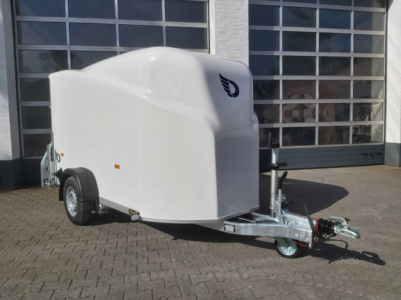 Debon Cargo 1300 300x152x168cm white Pullman II 1300kg 100km/H Modell 2024 - Caja cerrada remolque: foto 2 Debon Cargo 1300 300x152x168cm white Pullman II 1300kg 100km/H Modell 2024 - Caja cerrada remolque: foto 2