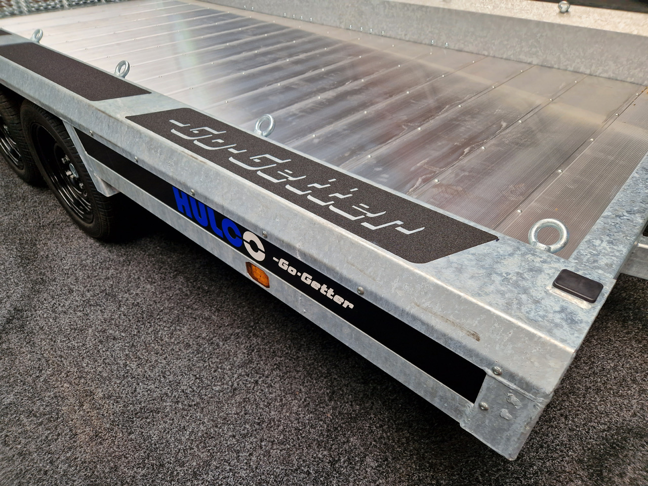 HULCO TERRAX-3 Go Getter Aluboden 394x180x27cm Heckrampe 150cm LED Tridem 3500kg - Remolque porta maquinaria: foto 2 HULCO TERRAX-3 Go Getter Aluboden 394x180x27cm Heckrampe 150cm LED Tridem 3500kg - Remolque porta maquinaria: foto 2