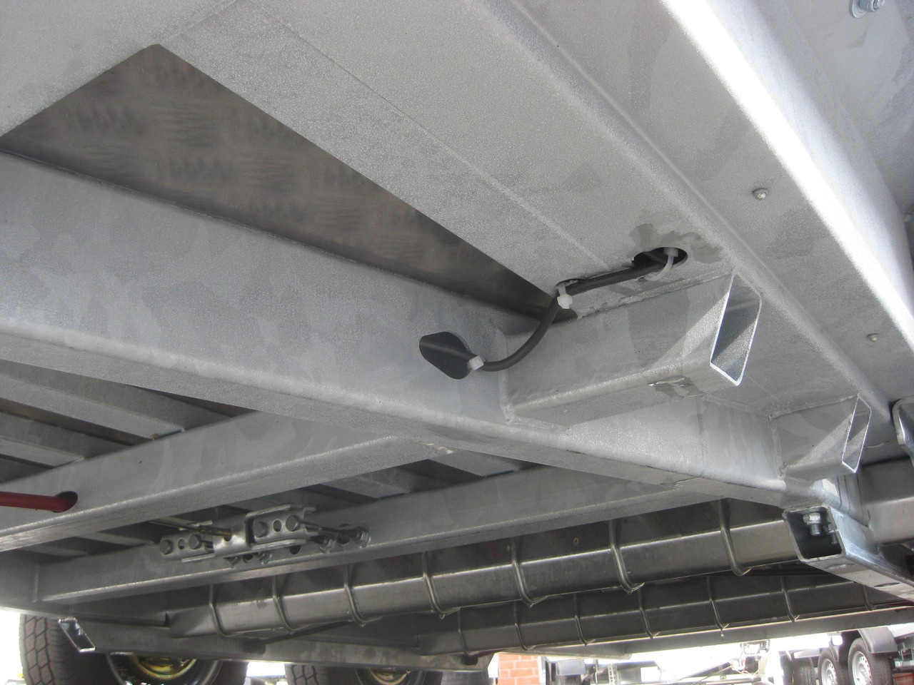 Remolque porta maquinaria HULCO TERRAX Aluboden 294x150x27cm Heckrampe 100cm (M) 3000kg Abverkauf: foto 10 Remolque porta maquinaria HULCO TERRAX Aluboden 294x150x27cm Heckrampe 100cm (M) 3000kg Abverkauf: foto 10