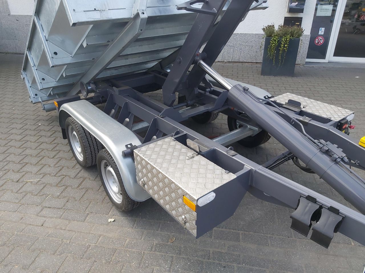 Hakenlift Anhänger Kipper KONOS 3500 elektro hydraulisch 3500kg mit Container Mulde - Volquete remolque: foto 5 Hakenlift Anhänger Kipper KONOS 3500 elektro hydraulisch 3500kg mit Container Mulde - Volquete remolque: foto 5