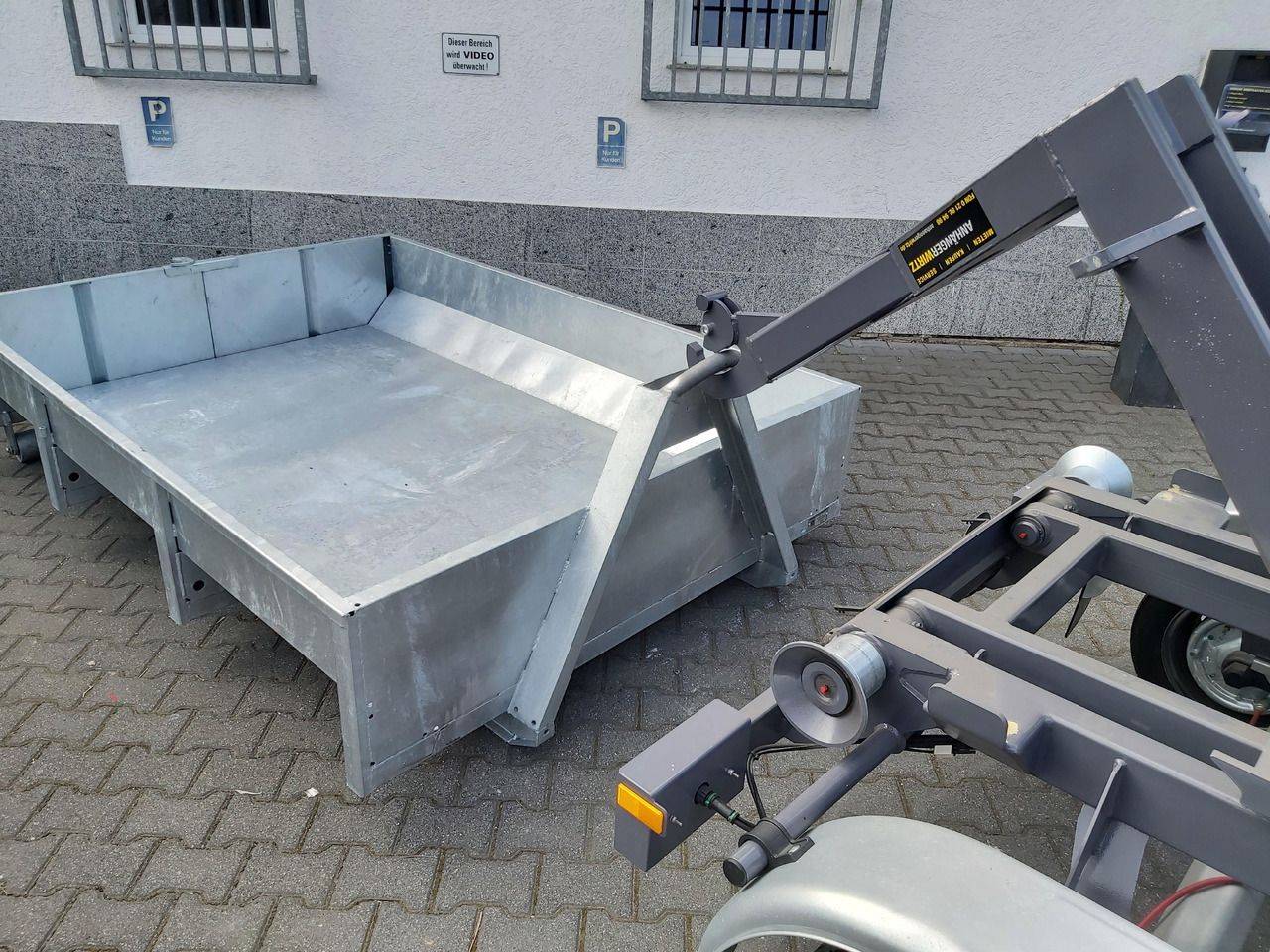 Hakenlift Anhänger Kipper KONOS 3500 elektro hydraulisch 3500kg mit Container Mulde - Volquete remolque: foto 2 Hakenlift Anhänger Kipper KONOS 3500 elektro hydraulisch 3500kg mit Container Mulde - Volquete remolque: foto 2