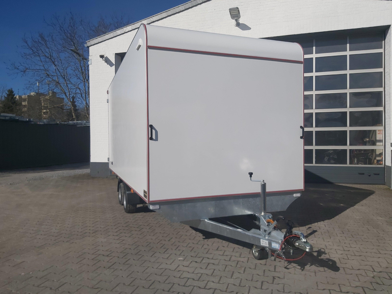 Hochlader Koffer TFSP 470T.00 470x220x210cm aero Zurrsystem 10" 100km/H 2700kg - Caja cerrada remolque: foto 4 Hochlader Koffer TFSP 470T.00 470x220x210cm aero Zurrsystem 10" 100km/H 2700kg - Caja cerrada remolque: foto 4