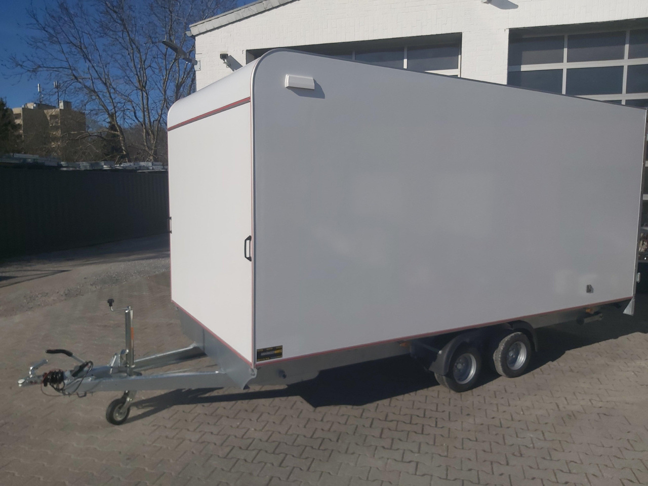 Hochlader Koffer TFSP 470T.00 470x220x210cm aero Zurrsystem 10" 100km/H 2700kg - Caja cerrada remolque: foto 1 Hochlader Koffer TFSP 470T.00 470x220x210cm aero Zurrsystem 10" 100km/H 2700kg - Caja cerrada remolque: foto 1