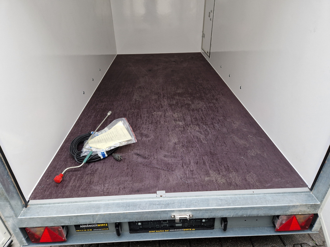 Frigorífico remolque Kargo CoolBoxx FK2736HT 355x162x198cm Seitentür 230V +Kühler Govi Arktik 2000 100km/H 2700kg: foto 17
