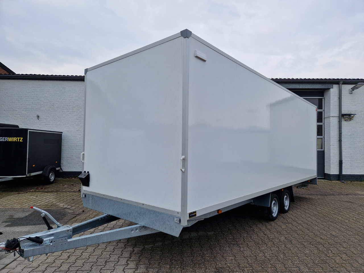 Kargo Koffer Hochlader FC3562HKL 615x220x205cm Heckrampe XXXL 13" 3500kg 100 km/H - Caja cerrada remolque: foto 4 Kargo Koffer Hochlader FC3562HKL 615x220x205cm Heckrampe XXXL 13" 3500kg 100 km/H - Caja cerrada remolque: foto 4