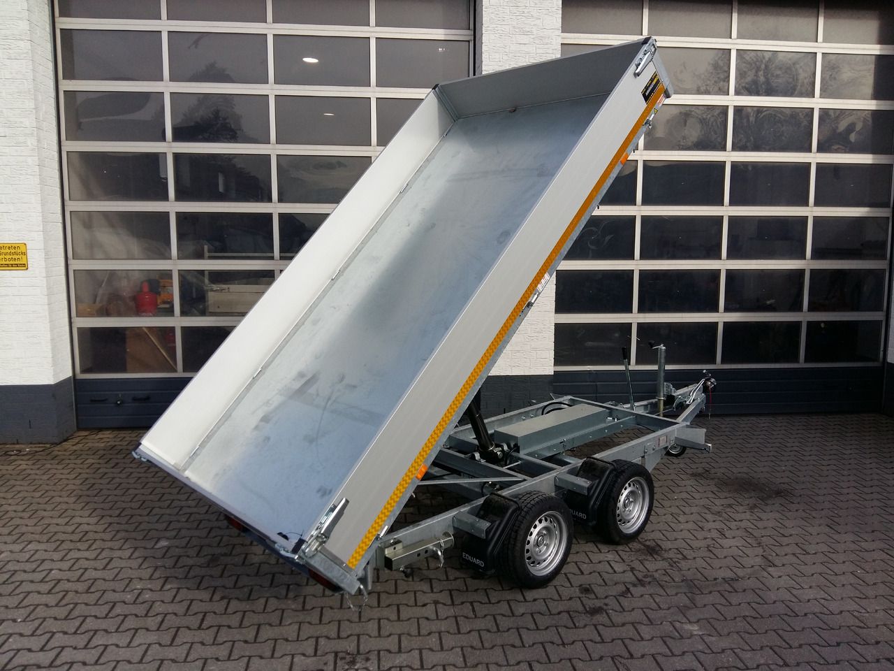 Kipper 330x180x30cm Elektrisch+Notpumpe Rampen Stützen niedrig 13" (L) 3500kg - Volquete remolque: foto 3 Kipper 330x180x30cm Elektrisch+Notpumpe Rampen Stützen niedrig 13" (L) 3500kg - Volquete remolque: foto 3