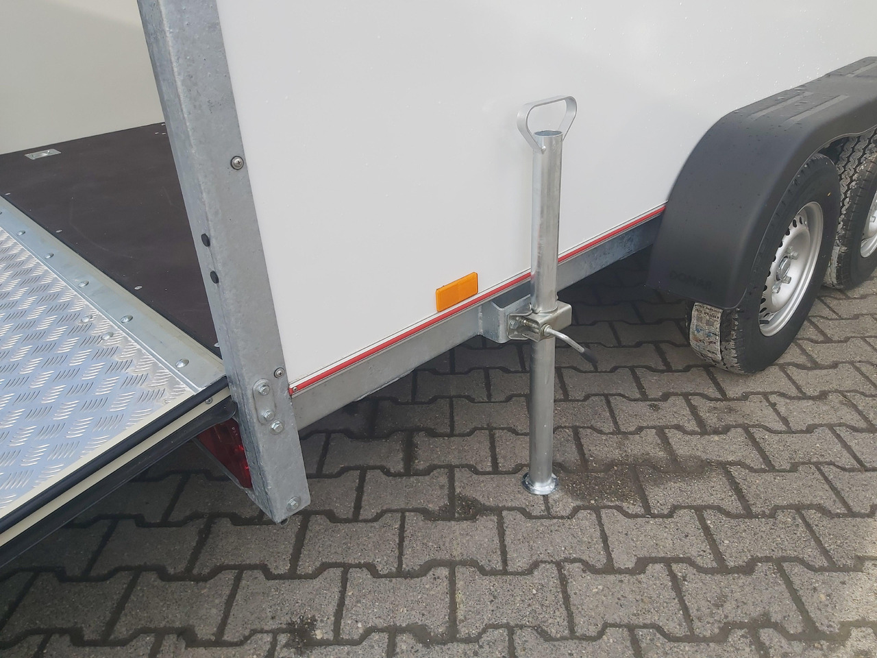 Koffer TFS 360T.01 2700 360x200x210cm aero Heckrampe Zurrsystem (L) 100km/h 2700kg - Caja cerrada remolque: foto 3 Koffer TFS 360T.01 2700 360x200x210cm aero Heckrampe Zurrsystem (L) 100km/h 2700kg - Caja cerrada remolque: foto 3