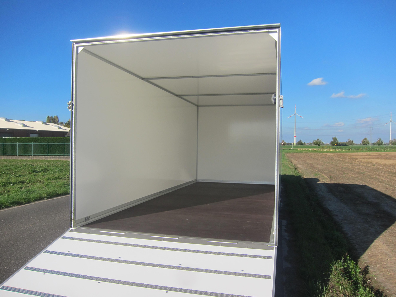 Kofferanhänger AZHLC 3560/244 S40 601x244x225cm Heckrampe 13" (XXXL) 3500kg - Caja cerrada remolque: foto 5 Kofferanhänger AZHLC 3560/244 S40 601x244x225cm Heckrampe 13" (XXXL) 3500kg - Caja cerrada remolque: foto 5