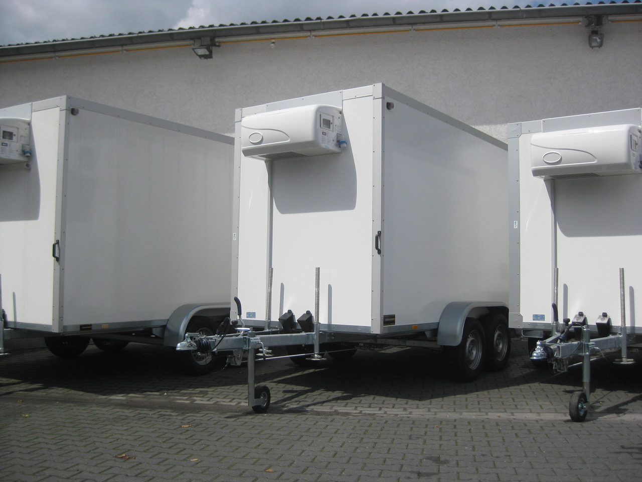 Kühlanhänger AZKF 2735/155 343x154x200cm GOVI Kühlaggregat 4 Iso 60 Frioliner Juli Aktion - Frigorífico remolque: foto 2 Kühlanhänger AZKF 2735/155 343x154x200cm GOVI Kühlaggregat 4 Iso 60 Frioliner Juli Aktion - Frigorífico remolque: foto 2