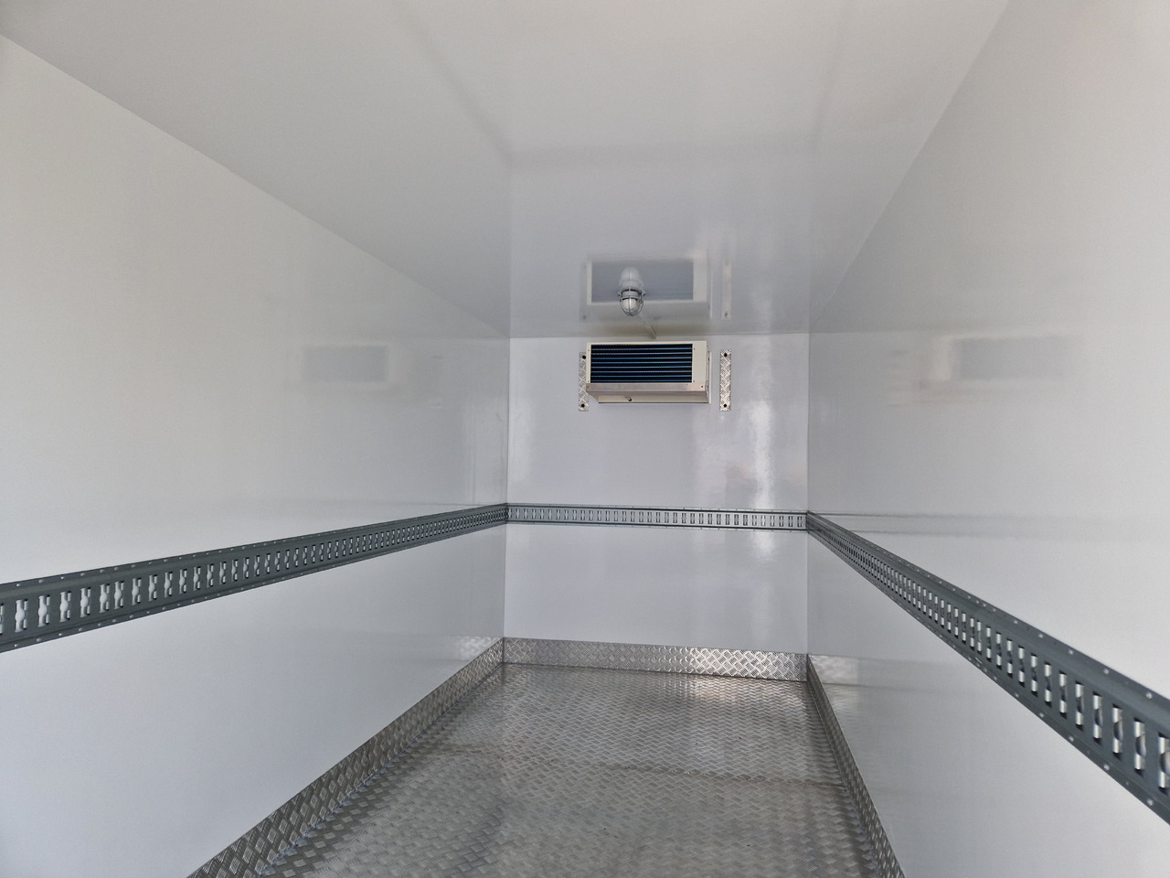 Kühlanhänger Cargo Therm TFI 430T 430x180x200cm Lebensmittel HACCP Govi Arktik 2000 2700kg - Frigorífico remolque: foto 2 Kühlanhänger Cargo Therm TFI 430T 430x180x200cm Lebensmittel HACCP Govi Arktik 2000 2700kg - Frigorífico remolque: foto 2