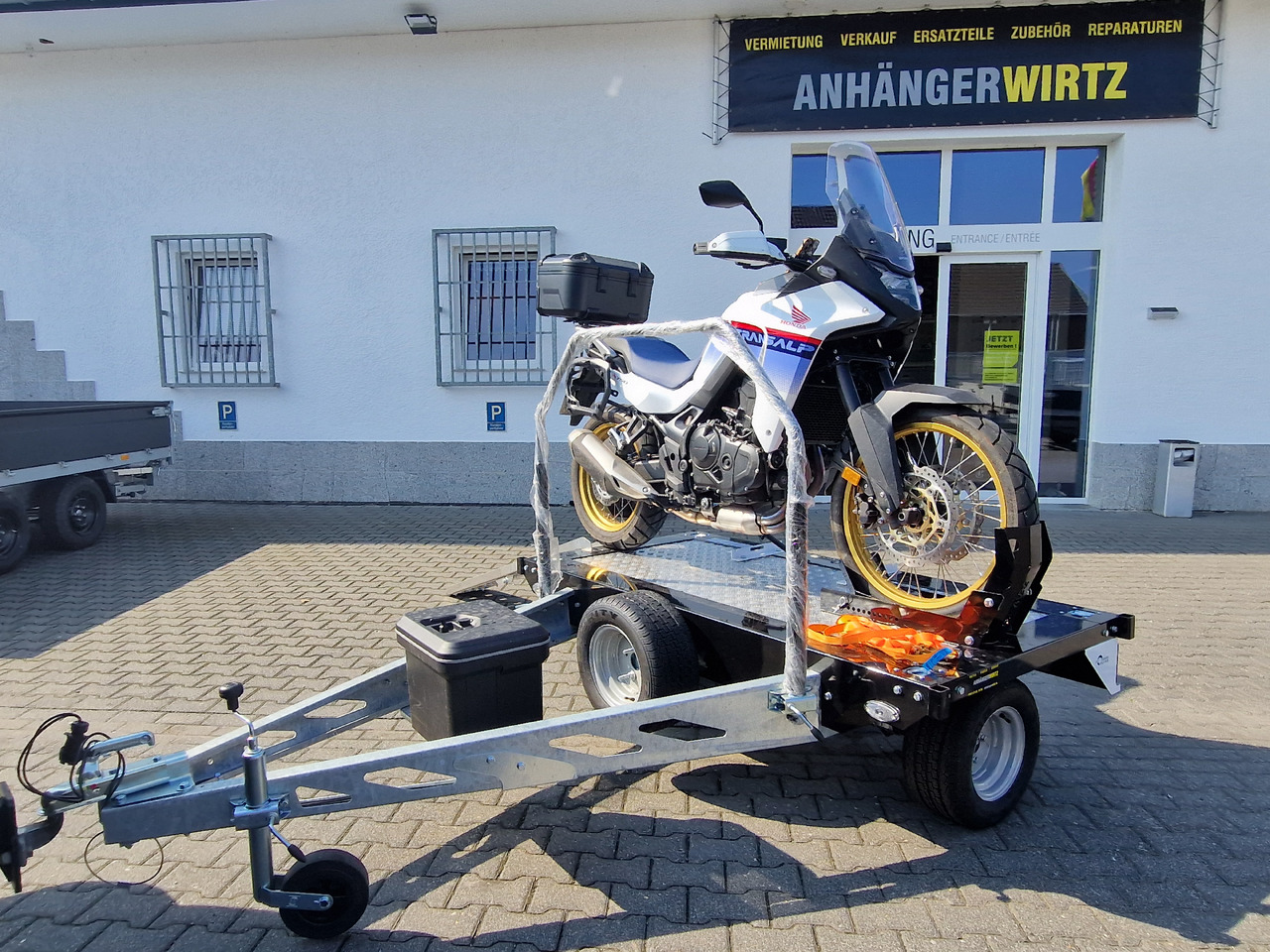 Motorradanhänger Motocamp 1 750 quer 200x107cm Motorrad Roller Fahrrad black 750kg - Remolque para moto: foto 1 Motorradanhänger Motocamp 1 750 quer 200x107cm Motorrad Roller Fahrrad black 750kg - Remolque para moto: foto 1