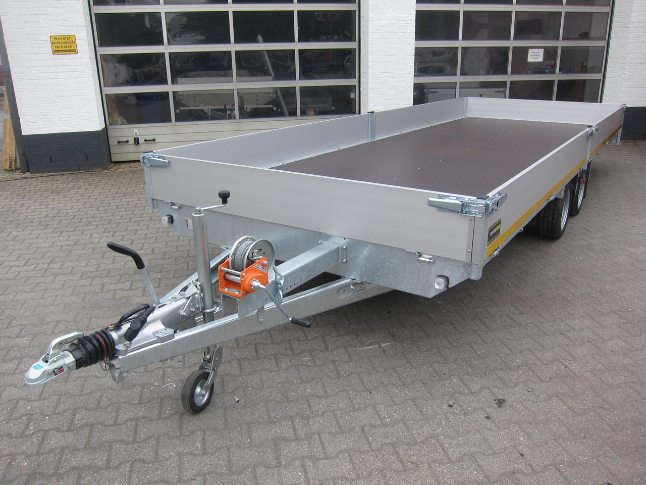 Multi Transporter 606x220x30cm Lfh: 63cm Auffahrrampen Alu Winde (XXXL) 3500kg Aktion - Remolque plataforma/ Caja abierta: foto 1 Multi Transporter 606x220x30cm Lfh: 63cm Auffahrrampen Alu Winde (XXXL) 3500kg Aktion - Remolque plataforma/ Caja abierta: foto 1