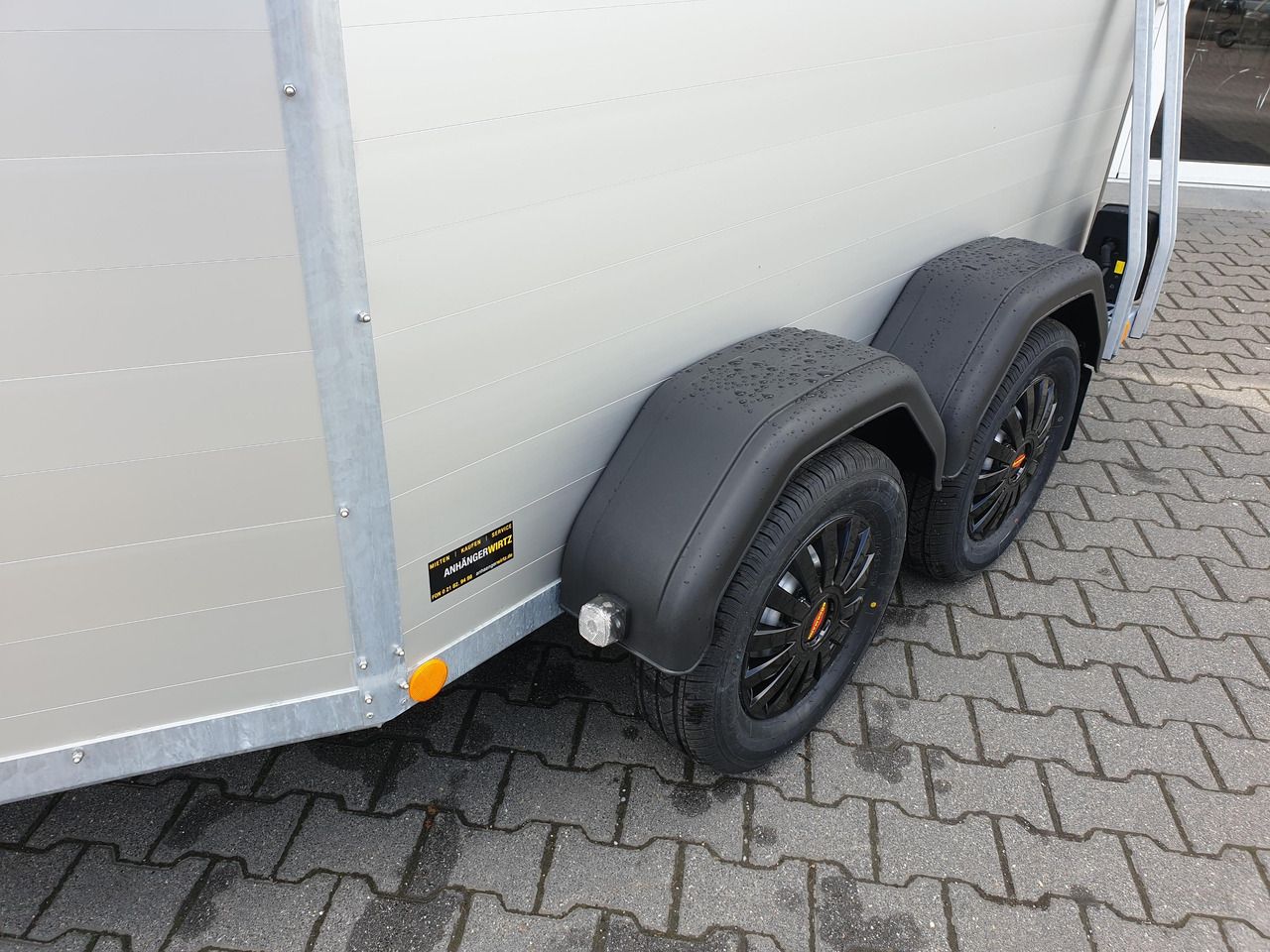 Pferdeanhänger Böckmann Champion Esprit C silver black Haube silver 2400kg Modell 2024 - Remolque para caballos: foto 2 Pferdeanhänger Böckmann Champion Esprit C silver black Haube silver 2400kg Modell 2024 - Remolque para caballos: foto 2