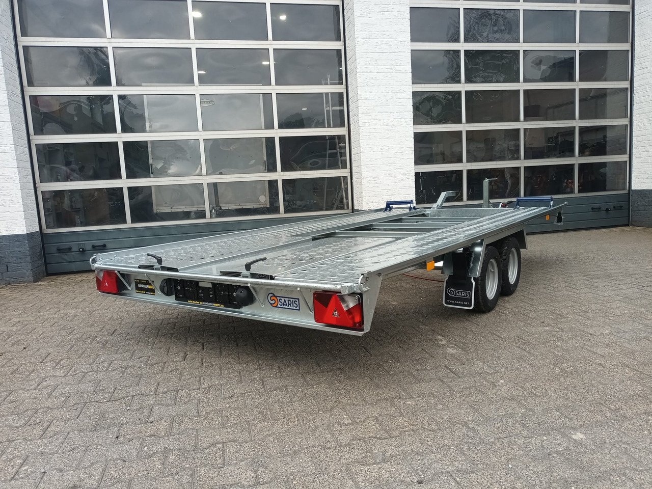 Saris Cartrailer AT 401 202 2700 2 K easyload ankippbar Rampen Fahrschienen Radstop 2700kg 100km/H - Portavehículos remolque: foto 5 Saris Cartrailer AT 401 202 2700 2 K easyload ankippbar Rampen Fahrschienen Radstop 2700kg 100km/H - Portavehículos remolque: foto 5