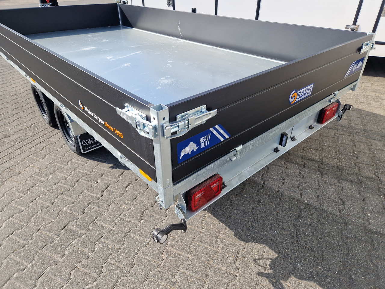Saris Kipper K3 406 204 3500 2 HD E 406x204x35cm black Alu Auffahrrampen Stützen LED 3500kg - Volquete remolque: foto 5 Saris Kipper K3 406 204 3500 2 HD E 406x204x35cm black Alu Auffahrrampen Stützen LED 3500kg - Volquete remolque: foto 5