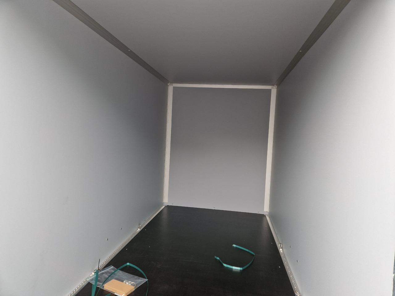 Saris Koffer GO 306 154 180 1500 1 306x154x180cm GFK weiß (M) 1500kg - Caja cerrada remolque: foto 4 Saris Koffer GO 306 154 180 1500 1 306x154x180cm GFK weiß (M) 1500kg - Caja cerrada remolque: foto 4