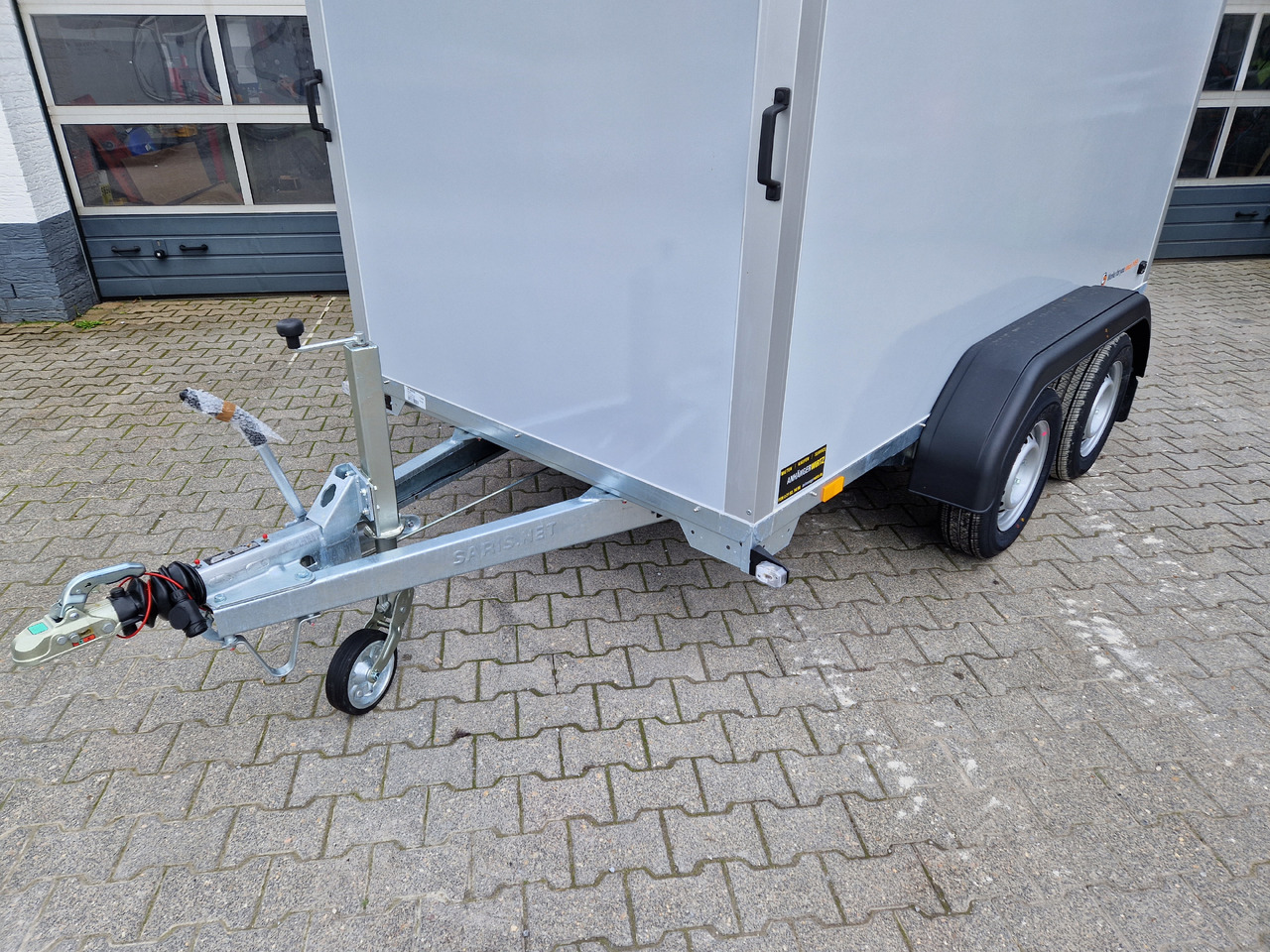 Saris Koffer GO 306 154 180 2000 2 306x154x180cm GFK grau (M) 2000kg Modell 2023 - Caja cerrada remolque: foto 4 Saris Koffer GO 306 154 180 2000 2 306x154x180cm GFK grau (M) 2000kg Modell 2023 - Caja cerrada remolque: foto 4