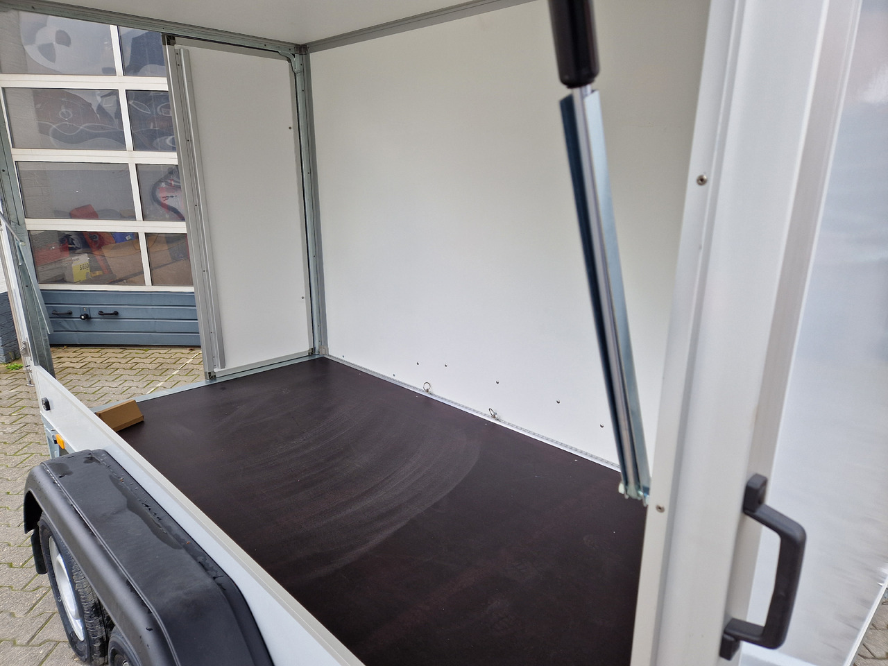 Saris Koffer GO 306 154 180 2000 2 306x154x180cm GFK grau Seitenklappe (M) 2000kg Modell 2024 - Caja cerrada remolque: foto 5 Saris Koffer GO 306 154 180 2000 2 306x154x180cm GFK grau Seitenklappe (M) 2000kg Modell 2024 - Caja cerrada remolque: foto 5