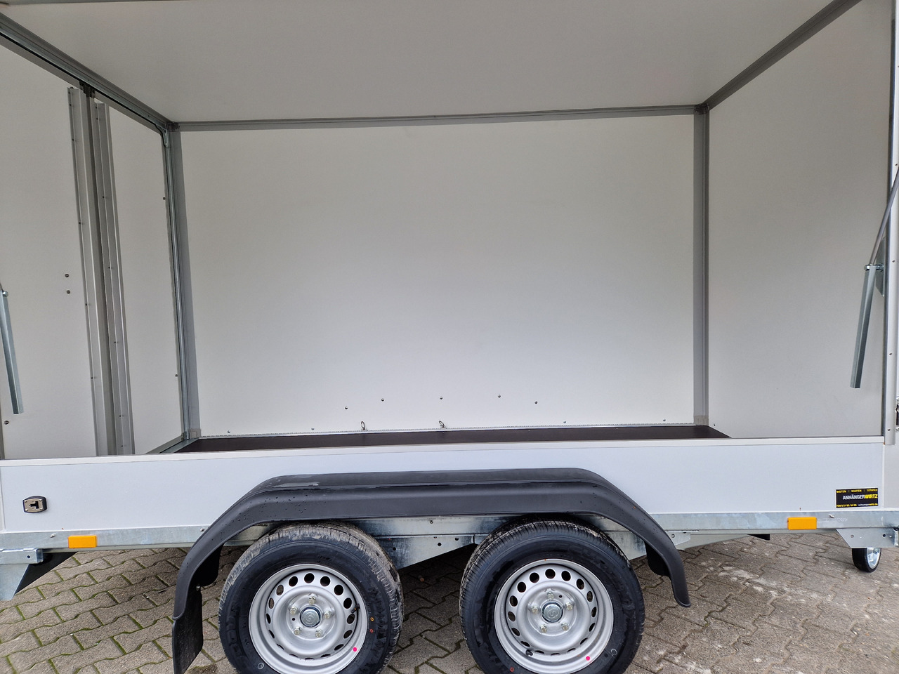 Saris Koffer GO 306 154 180 2000 2 306x154x180cm GFK grau Seitenklappe (M) 2000kg Modell 2024 - Caja cerrada remolque: foto 4 Saris Koffer GO 306 154 180 2000 2 306x154x180cm GFK grau Seitenklappe (M) 2000kg Modell 2024 - Caja cerrada remolque: foto 4