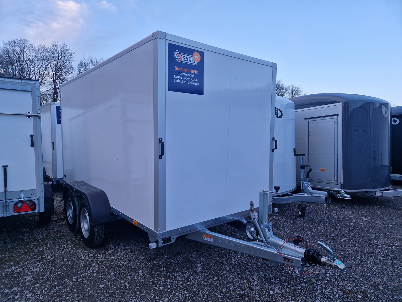 Saris Koffer GO 3506 169 180 2700 2 356x169x180cm weiss GFK (L) 2700kg Modell 2024 - Caja cerrada remolque: foto 1 Saris Koffer GO 3506 169 180 2700 2 356x169x180cm weiss GFK (L) 2700kg Modell 2024 - Caja cerrada remolque: foto 1