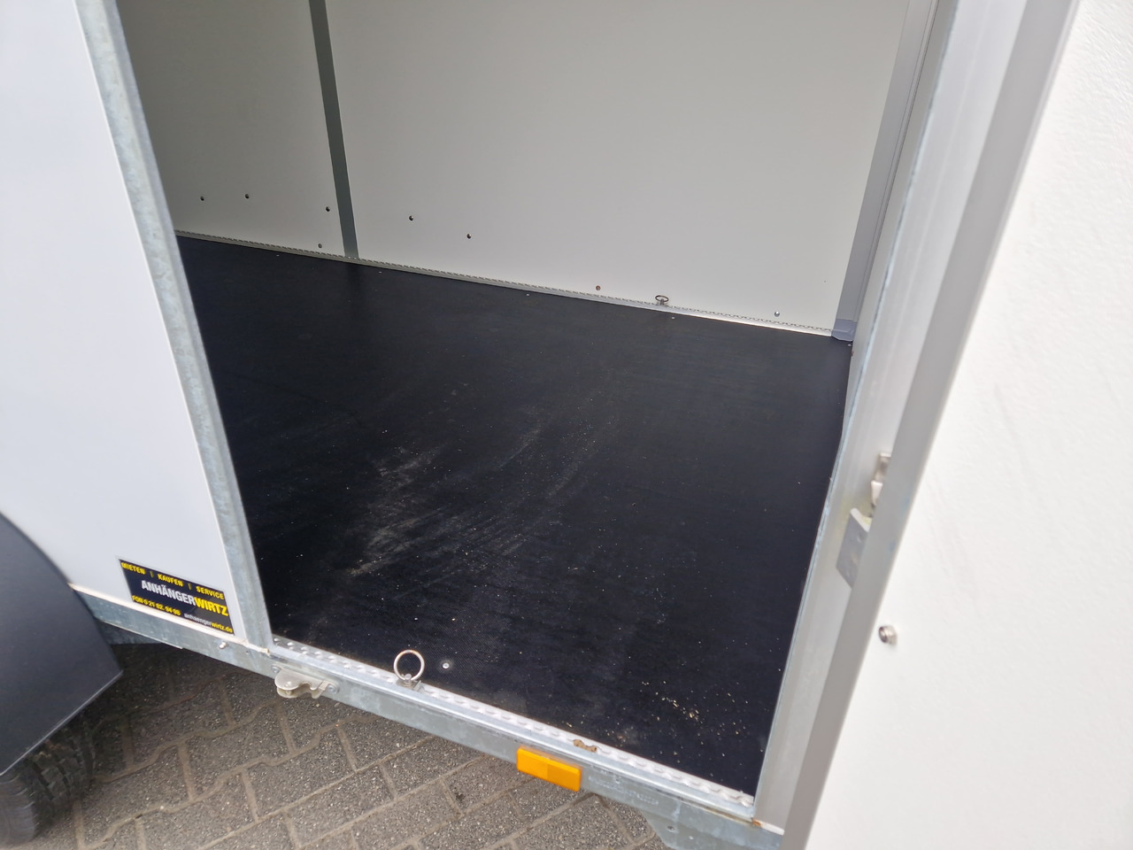 Saris Koffer GO 356 169 200 2700 2 356x169x200cm Hecktüren Seitentür grau GFK (L) 2700kg - Caja cerrada remolque: foto 4 Saris Koffer GO 356 169 200 2700 2 356x169x200cm Hecktüren Seitentür grau GFK (L) 2700kg - Caja cerrada remolque: foto 4