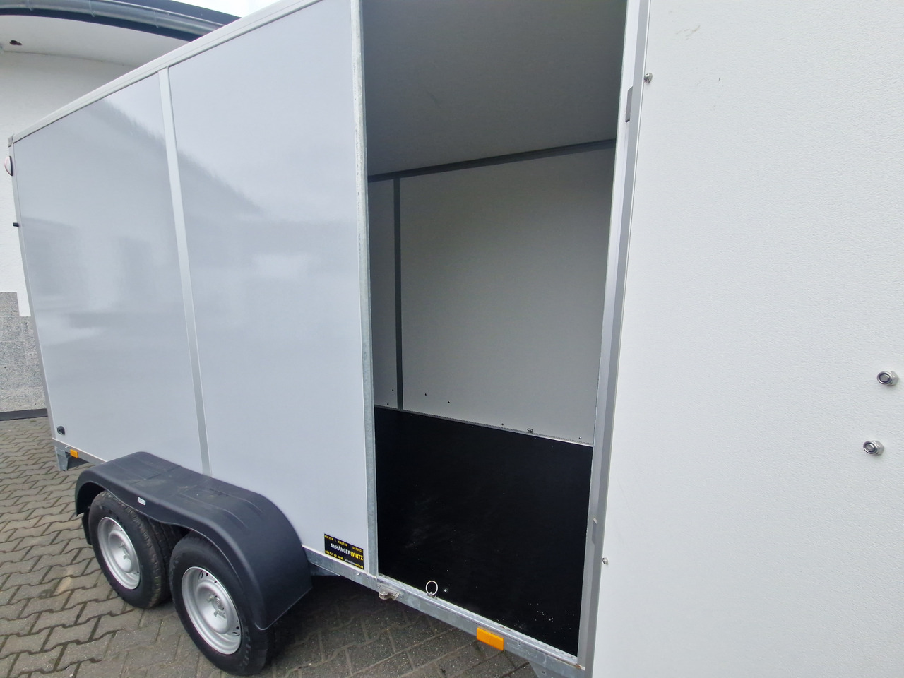 Saris Koffer GO 356 169 200 2700 2 356x169x200cm Hecktüren Seitentür grau GFK (L) 2700kg - Caja cerrada remolque: foto 3 Saris Koffer GO 356 169 200 2700 2 356x169x200cm Hecktüren Seitentür grau GFK (L) 2700kg - Caja cerrada remolque: foto 3