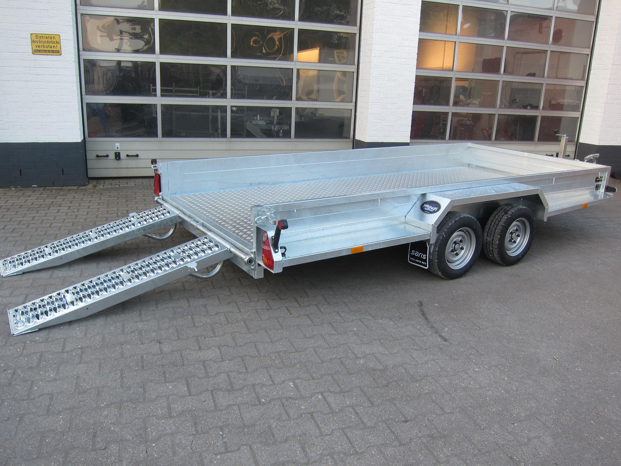 Saris Magnum MAXX 3500 406x182x30cm Rampen ForceOne Aluboden 3500kg Aktion - Remolque porta maquinaria: foto 5 Saris Magnum MAXX 3500 406x182x30cm Rampen ForceOne Aluboden 3500kg Aktion - Remolque porta maquinaria: foto 5