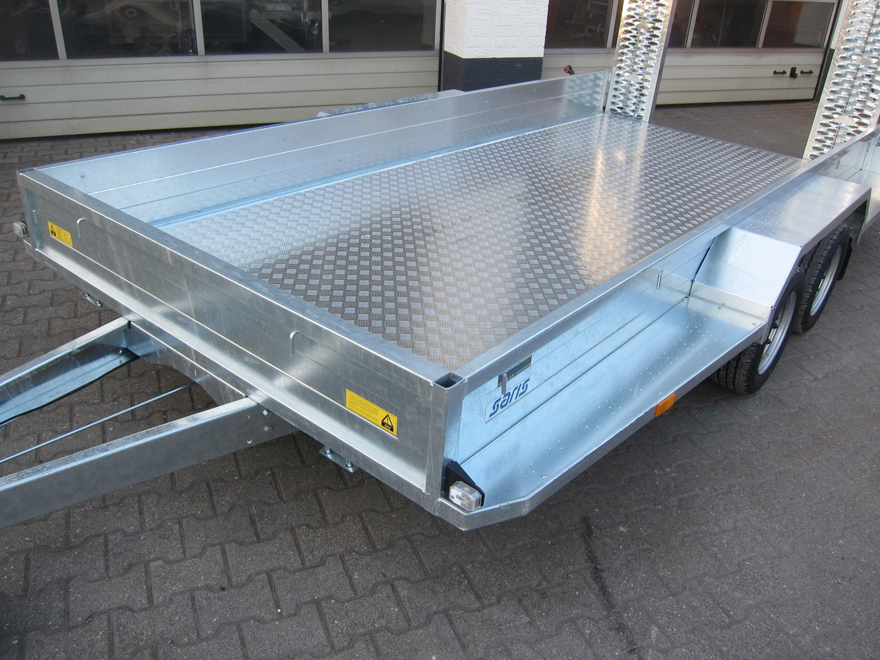 Saris Magnum MAXX 3500 406x182x30cm Rampen ForceOne Aluboden 3500kg Aktion - Remolque porta maquinaria: foto 2 Saris Magnum MAXX 3500 406x182x30cm Rampen ForceOne Aluboden 3500kg Aktion - Remolque porta maquinaria: foto 2