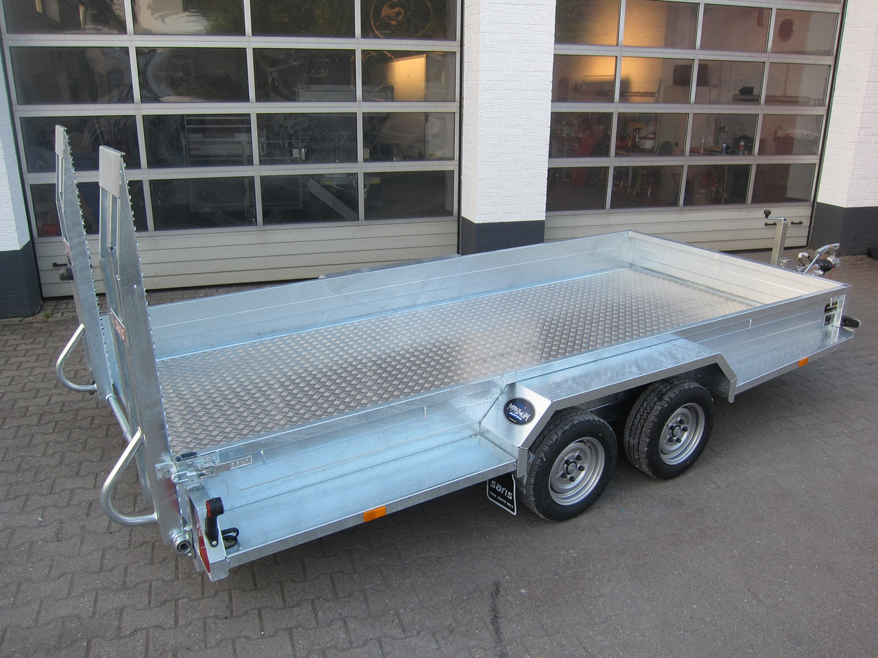 Saris Magnum MAXX 3500 406x182x30cm Rampen ForceOne Aluboden 3500kg Aktion - Remolque porta maquinaria: foto 4 Saris Magnum MAXX 3500 406x182x30cm Rampen ForceOne Aluboden 3500kg Aktion - Remolque porta maquinaria: foto 4