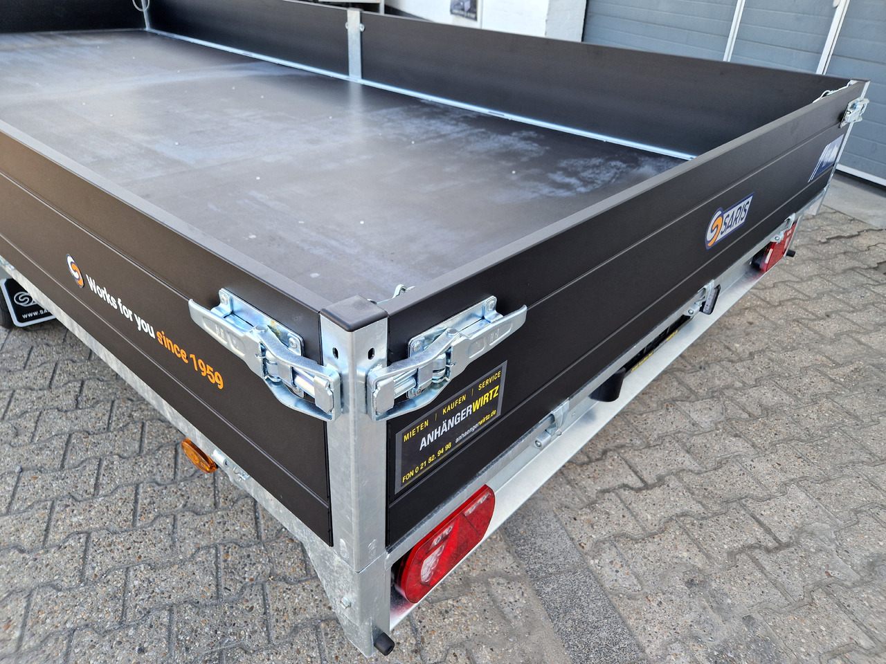 Saris PL HD 506 224 3500 2 506x224x35cm heavy duty blackline LED Beleuchtung (XXL) 3500kg - Remolque plataforma/ Caja abierta: foto 5 Saris PL HD 506 224 3500 2 506x224x35cm heavy duty blackline LED Beleuchtung (XXL) 3500kg - Remolque plataforma/ Caja abierta: foto 5