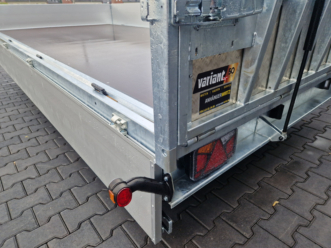 Variant Maschinentransporter 3542 UX Maxi Load Tandem Parabelfeder LED Felgen black 3500kg - Remolque porta maquinaria: foto 4 Variant Maschinentransporter 3542 UX Maxi Load Tandem Parabelfeder LED Felgen black 3500kg - Remolque porta maquinaria: foto 4