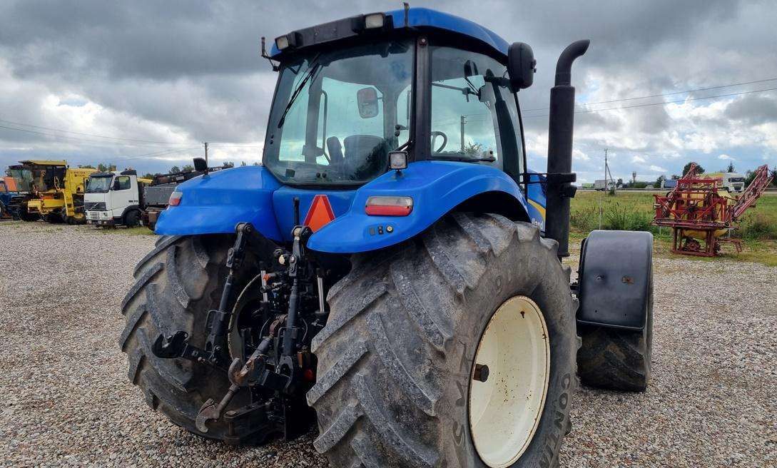 New Holland T8040 - Tractor: foto 5 New Holland T8040 - Tractor: foto 5