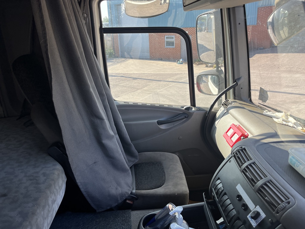 Leasing financiero de Daf 65CF  220 4x2 Curtain side leasing Daf 65CF  220 4x2 Curtain side: foto 7