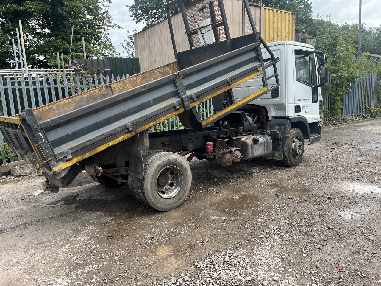 Iveco Euro Cargo 75 E17 - Volquete camión: foto 3 Iveco Euro Cargo 75 E17 - Volquete camión: foto 3