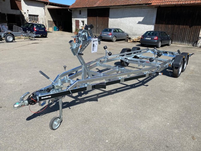 Brenderup Brenderup Premium Bootsanhänger 242500TB SR mit Superrollen, 2,5 to. 7,2m/ 24 Fuß - Remolque para barco: foto 1 Brenderup Brenderup Premium Bootsanhänger 242500TB SR mit Superrollen, 2,5 to. 7,2m/ 24 Fuß - Remolque para barco: foto 1