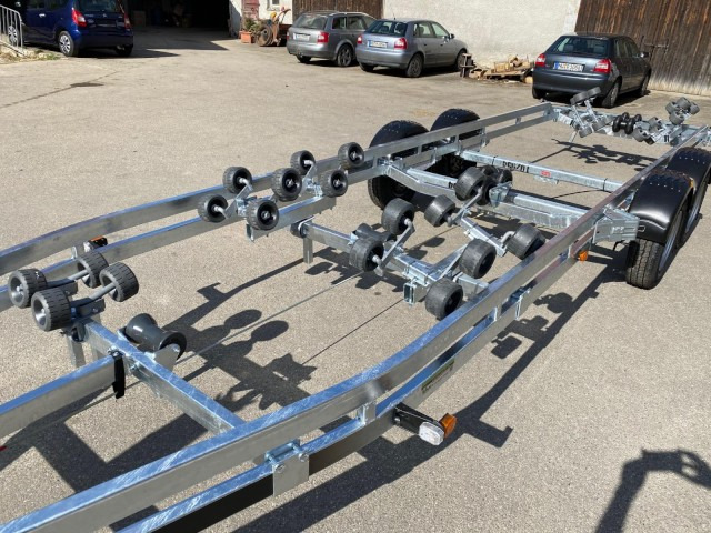 Brenderup Brenderup Premium Bootsanhänger 303500TB SRX mit Superrollen, 3,5 to. 8,7m/ 30 Fuß - Remolque para barco: foto 5 Brenderup Brenderup Premium Bootsanhänger 303500TB SRX mit Superrollen, 3,5 to. 8,7m/ 30 Fuß - Remolque para barco: foto 5