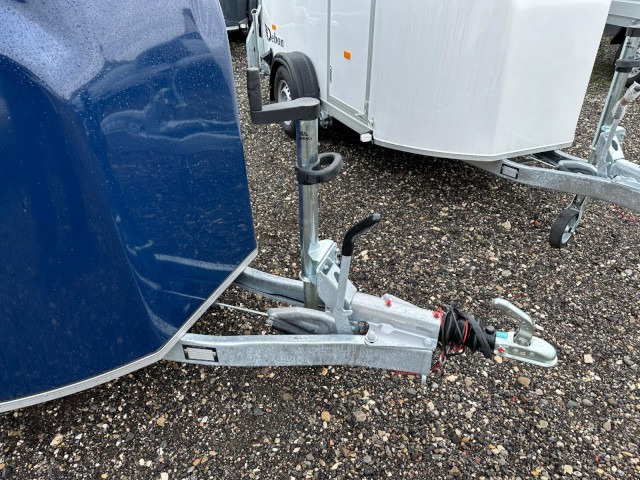 Cheval Liberte Debon Fourgon Cargo 2 Poly + Türe blau 1300 kg, 100 km/h, 300x155x168cm - Caja cerrada remolque: foto 2 Cheval Liberte Debon Fourgon Cargo 2 Poly + Türe blau 1300 kg, 100 km/h, 300x155x168cm - Caja cerrada remolque: foto 2