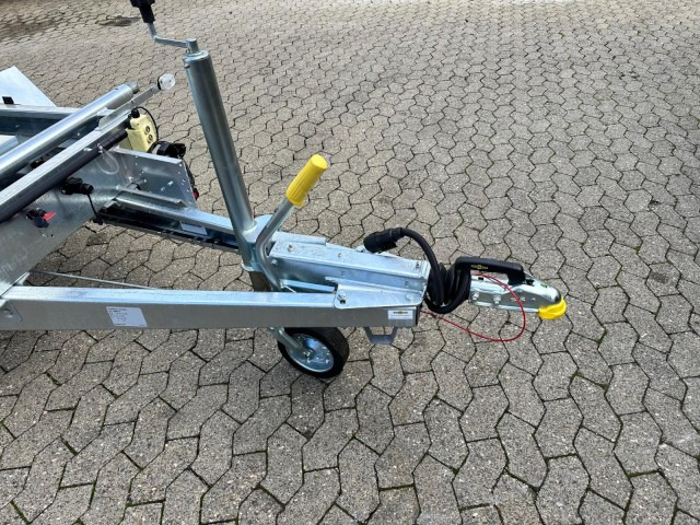 Humbaur 3-Seitenkipper HTK 2700.27 E-Pumpe Alu, 2670 x 1500 x 350 mm, 2,7 to. - Volquete remolque: foto 2 Humbaur 3-Seitenkipper HTK 2700.27 E-Pumpe Alu, 2670 x 1500 x 350 mm, 2,7 to. - Volquete remolque: foto 2