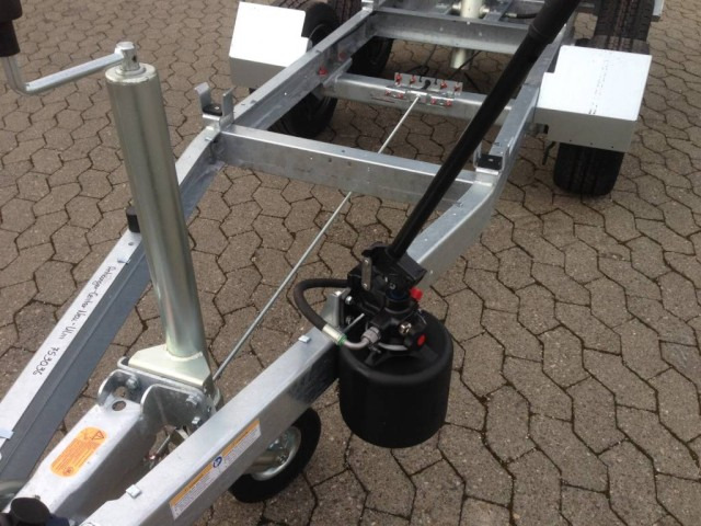 Humbaur HUK 273117 Heckkipper 2,7 t. 3140 x 1750 x 300 mm, E-Pumpe - Volquete remolque: foto 4 Humbaur HUK 273117 Heckkipper 2,7 t. 3140 x 1750 x 300 mm, E-Pumpe - Volquete remolque: foto 4