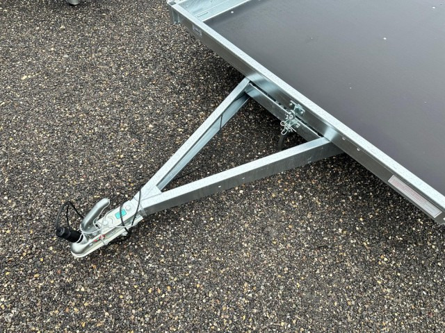 Neptun GN151, N7-255 multi, 750 kg 2550 x 1660 x 100 mm - Remolque de coche: foto 2 Neptun GN151, N7-255 multi, 750 kg 2550 x 1660 x 100 mm - Remolque de coche: foto 2