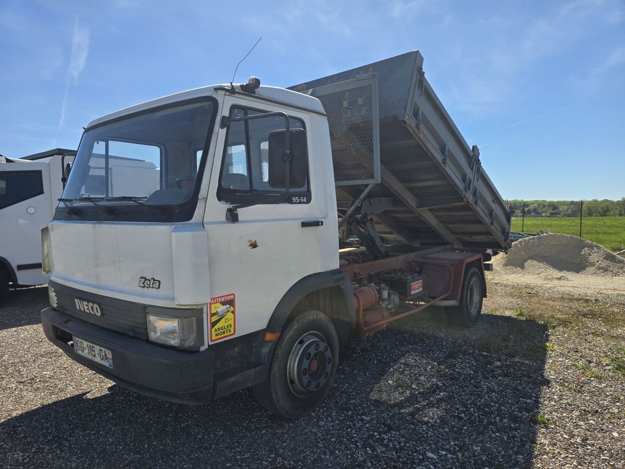 IVECO 95-140 ZETA - Volquete camión: foto 1 IVECO 95-140 ZETA - Volquete camión: foto 1