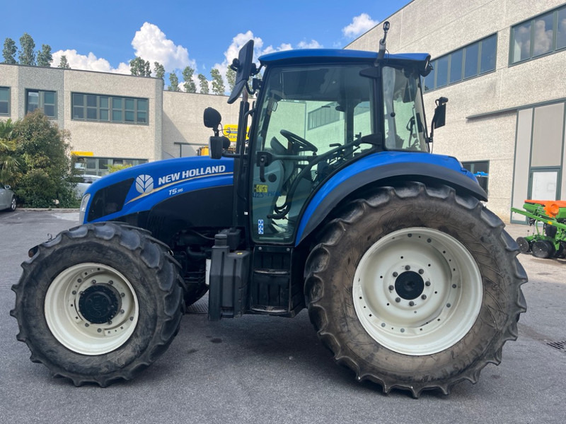 New Holland T 5.95 DC - Tractor: foto 4 New Holland T 5.95 DC - Tractor: foto 4