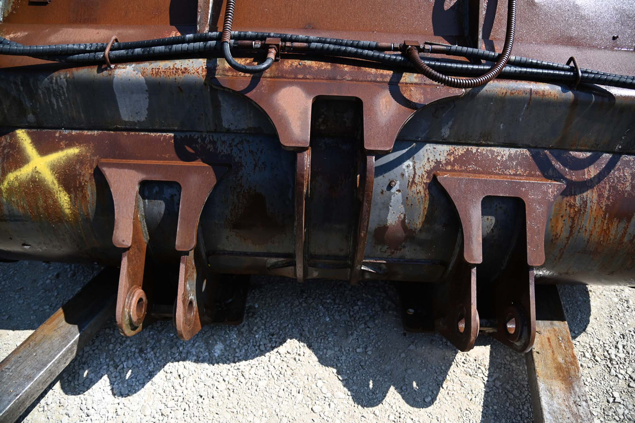 TREVI BENNE loader bucket 2500 mm - Cazo cargador: foto 5 TREVI BENNE loader bucket 2500 mm - Cazo cargador: foto 5