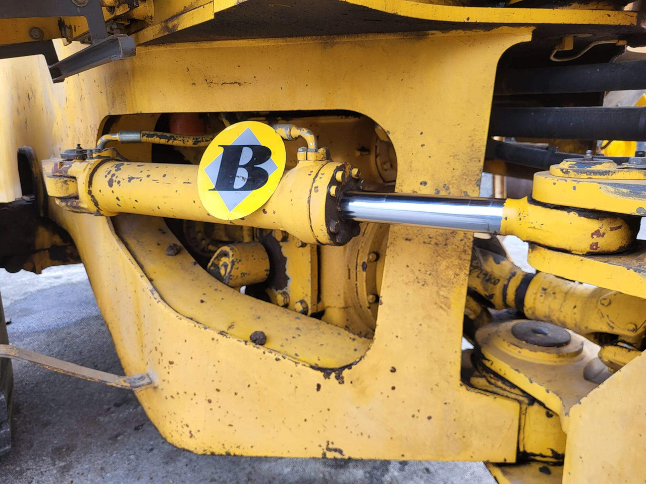 Volvo hydraulic cylinder - Cilindro hidráulico para Cargadora: foto 1 Volvo hydraulic cylinder - Cilindro hidráulico para Cargadora: foto 1