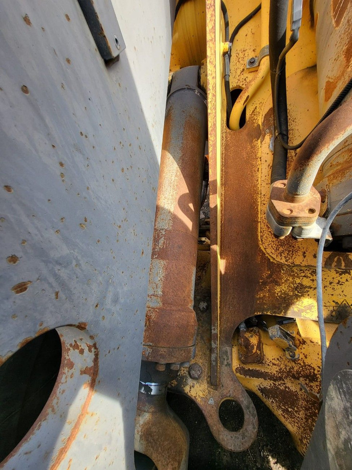 Volvo lifting hydraulic cylinder - Cilindro hidráulico para Cargadora de ruedas: foto 2 Volvo lifting hydraulic cylinder - Cilindro hidráulico para Cargadora de ruedas: foto 2