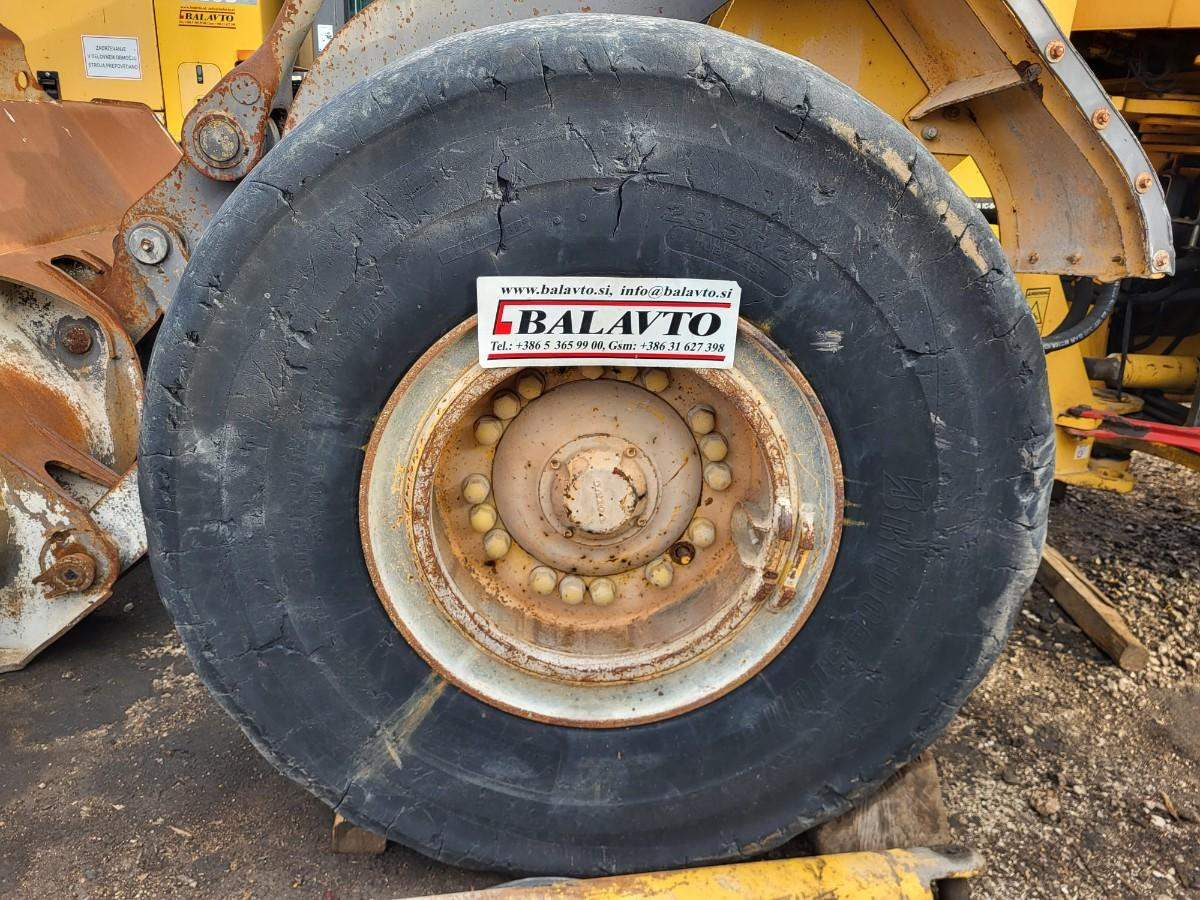 Volvo rims - Llanta para Cargadora: foto 1 Volvo rims - Llanta para Cargadora: foto 1