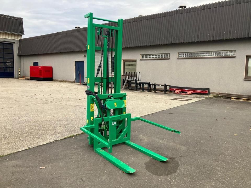 Heckstapler Dreipunkt mit Kistendrehgerät - Horquillas: foto 1 Heckstapler Dreipunkt mit Kistendrehgerät - Horquillas: foto 1